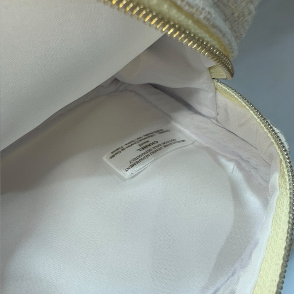 NEW Auth Chanel ✨ Tweed Ivory Makeup Pouch with Box - Picture 4 of 5